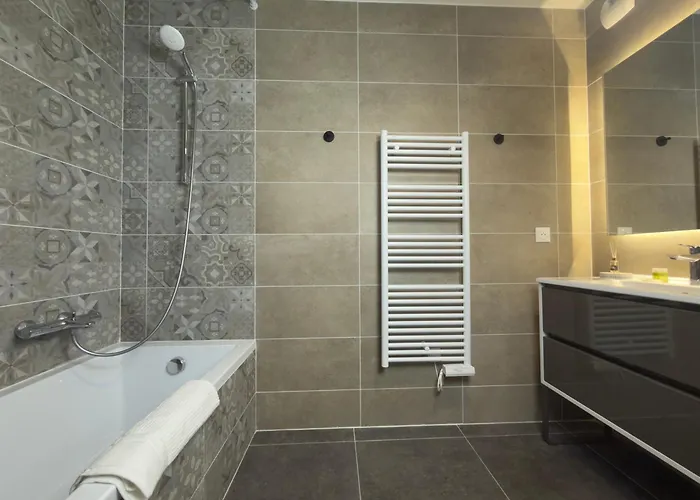 Appartement L'elydris - Piscine Wifi Rooftop Saint-Laurent-du-Var